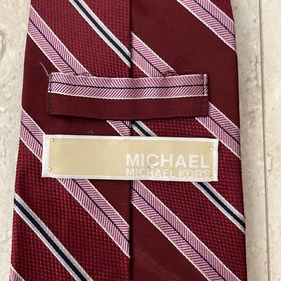 Mens' Michel Kors 100% Silk Asymmetrical Striped Suit Tie Holiday Red Pink OS - Picture 4 of 5